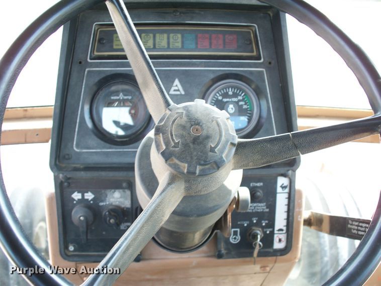 image for item DF4700 1982 Allis Chalmers 8070  tractor