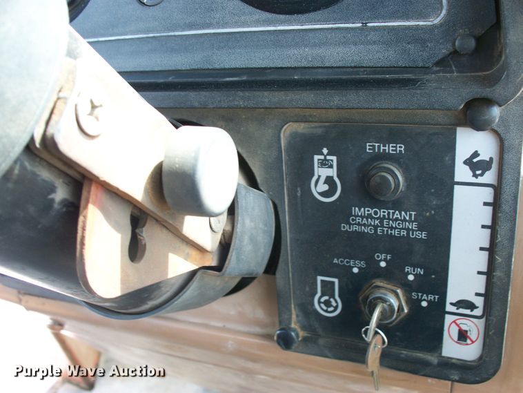 image for item DF4700 1982 Allis Chalmers 8070  tractor