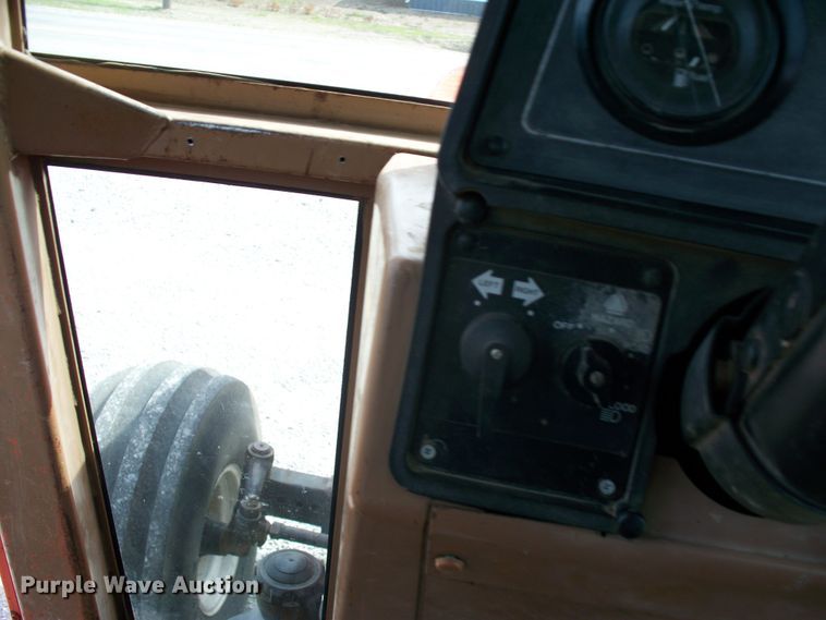 image for item DF4700 1982 Allis Chalmers 8070  tractor