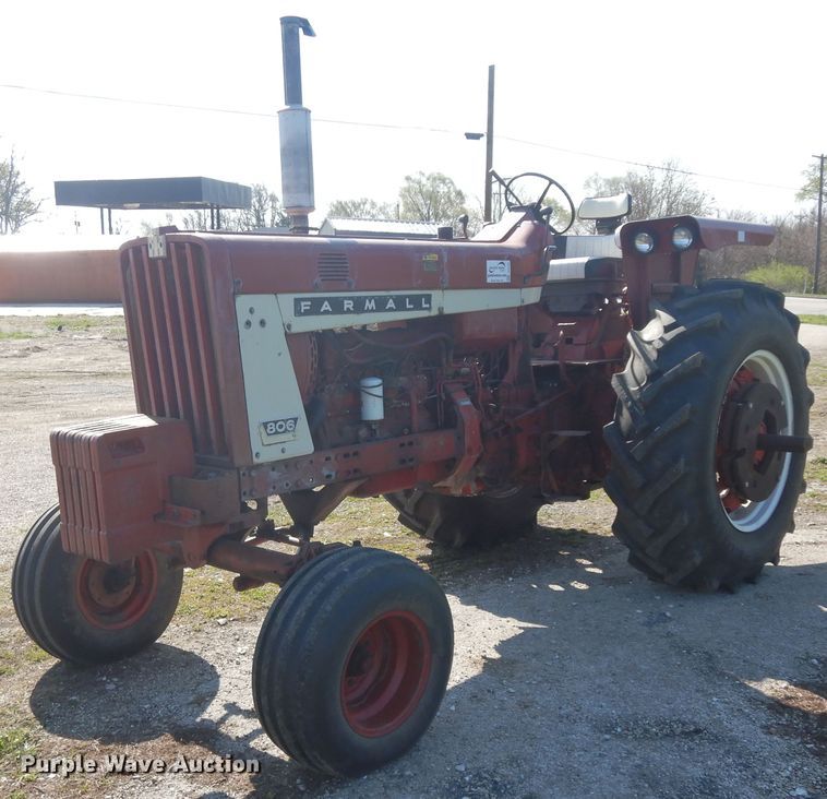 image for item DF6781 1963 Farmall 806  tractor