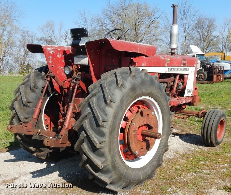 image for item DF6781 1963 Farmall 806  tractor