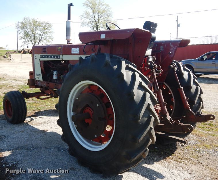 image for item DF6781 1963 Farmall 806  tractor