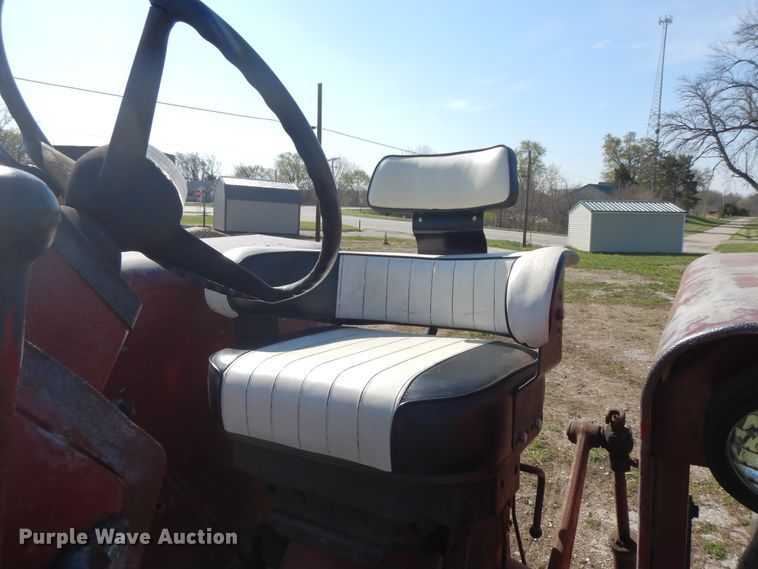 image for item DF6781 1963 Farmall 806  tractor