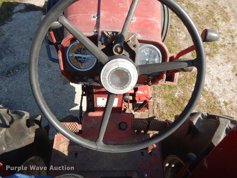 image for item DF6781 1963 Farmall 806  tractor