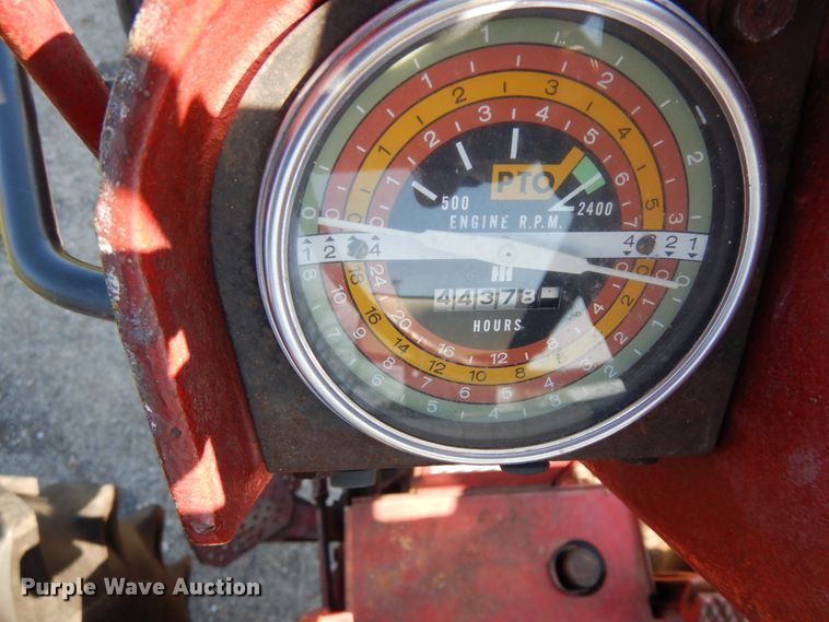 image for item DF6781 1963 Farmall 806  tractor