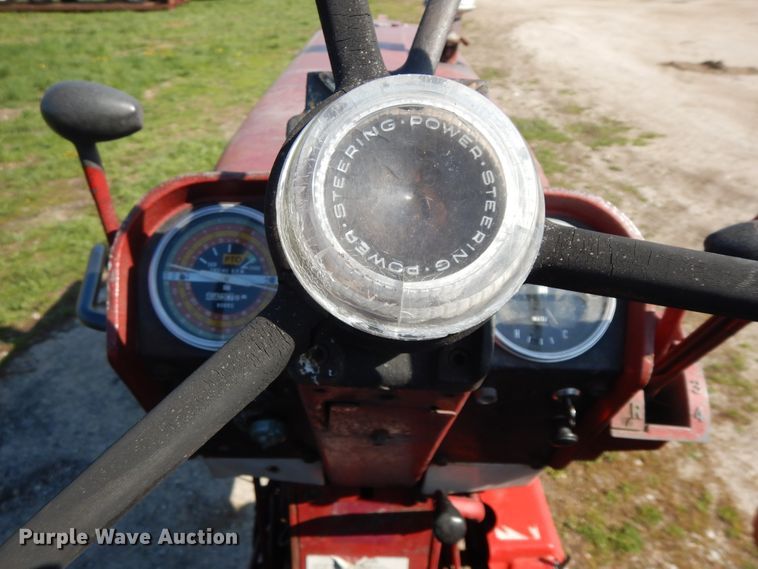 image for item DF6781 1963 Farmall 806  tractor