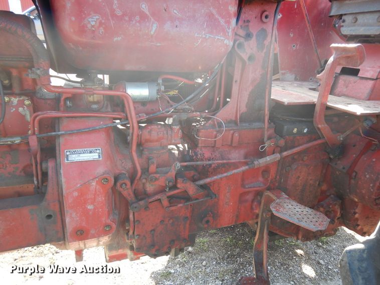 image for item DF6781 1963 Farmall 806  tractor