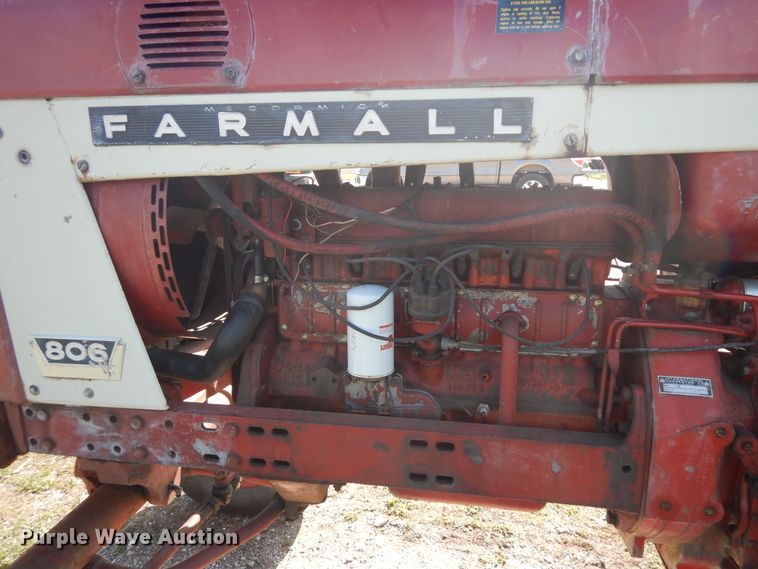image for item DF6781 1963 Farmall 806  tractor