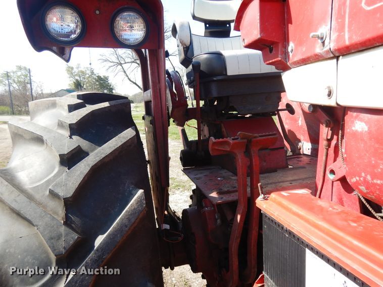 image for item DF6781 1963 Farmall 806  tractor