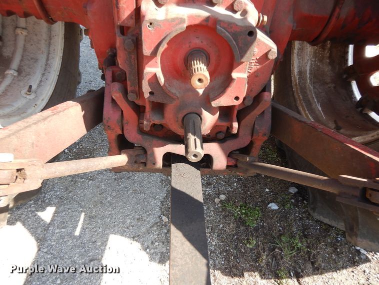 image for item DF6781 1963 Farmall 806  tractor
