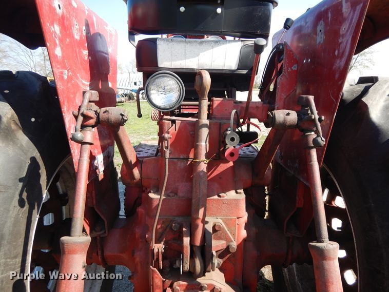 image for item DF6781 1963 Farmall 806  tractor