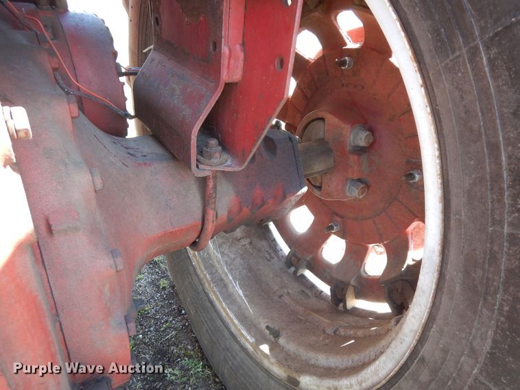 image for item DF6781 1963 Farmall 806  tractor