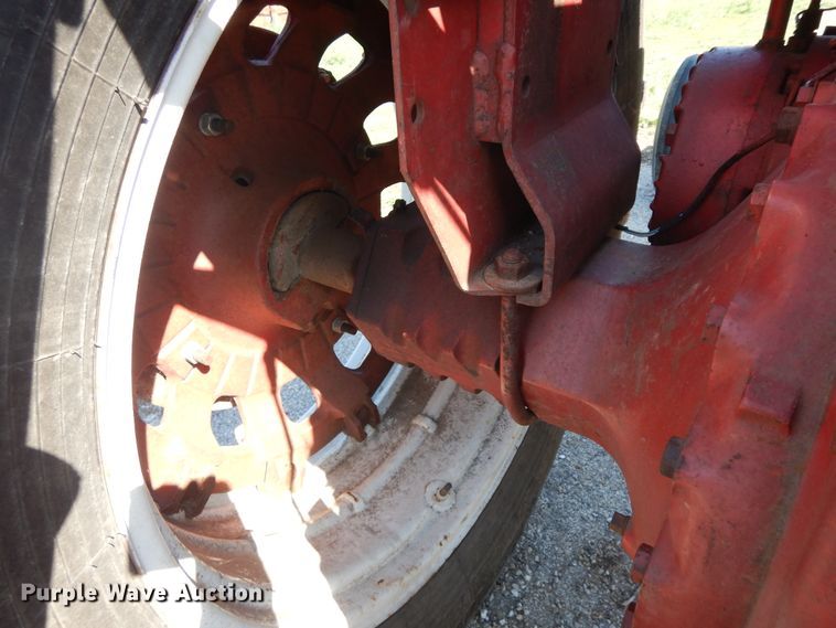 image for item DF6781 1963 Farmall 806  tractor