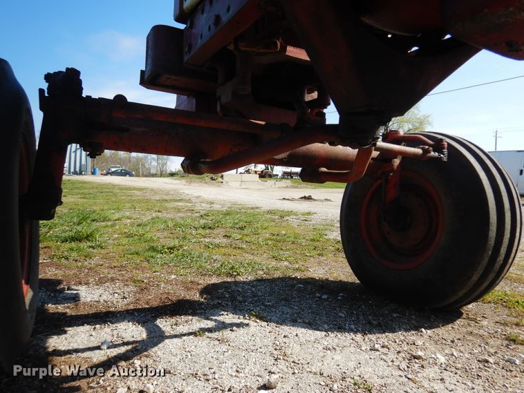 image for item DF6781 1963 Farmall 806  tractor