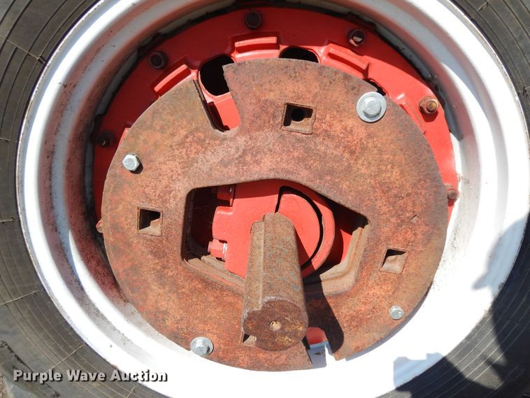 image for item DF6781 1963 Farmall 806  tractor