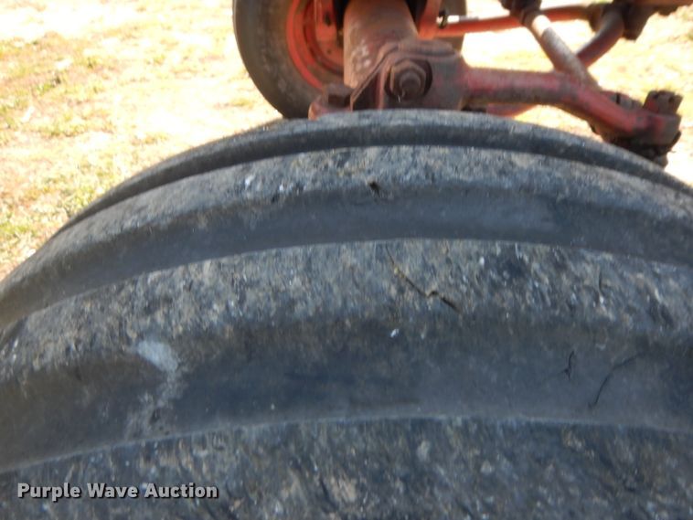 image for item DF6781 1963 Farmall 806  tractor