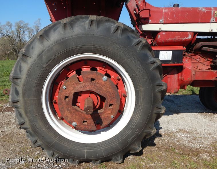 image for item DF6781 1963 Farmall 806  tractor