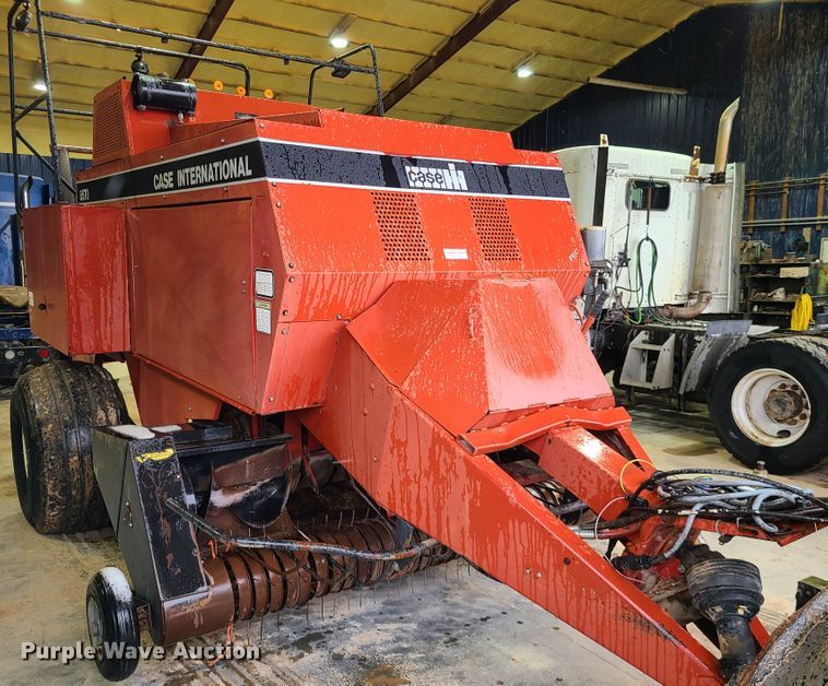 image for item DH5921 1995 Case IH 8570  large square baler