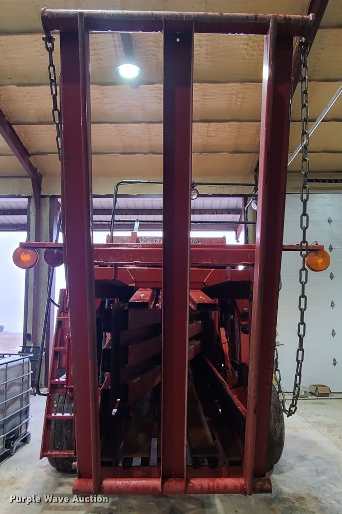 image for item DH5921 1995 Case IH 8570  large square baler