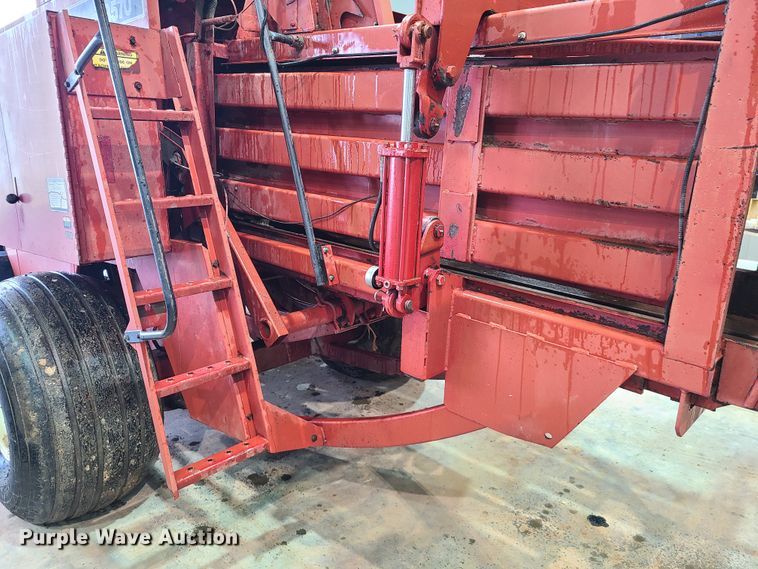 image for item DH5921 1995 Case IH 8570  large square baler