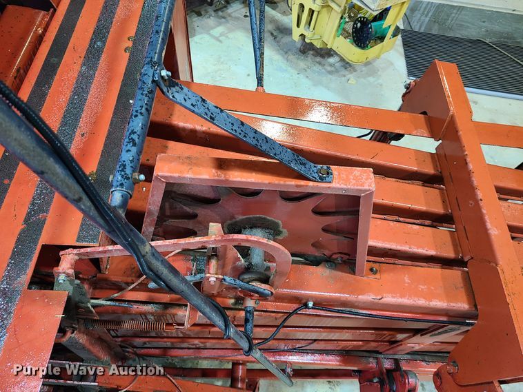 image for item DH5921 1995 Case IH 8570  large square baler