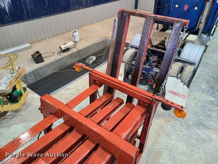 image for item DH5921 1995 Case IH 8570  large square baler