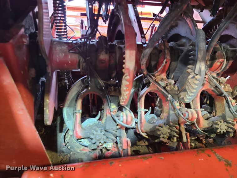 image for item DH5921 1995 Case IH 8570  large square baler