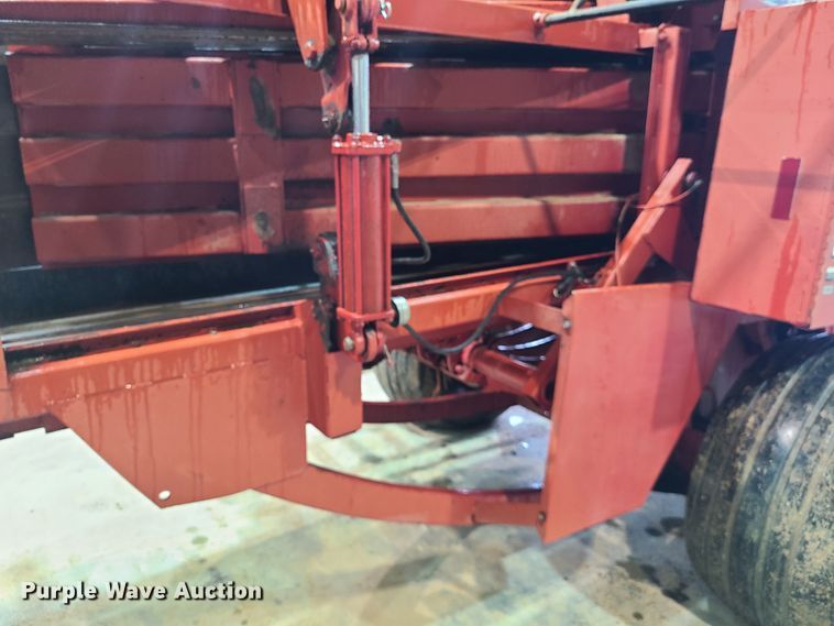 image for item DH5921 1995 Case IH 8570  large square baler