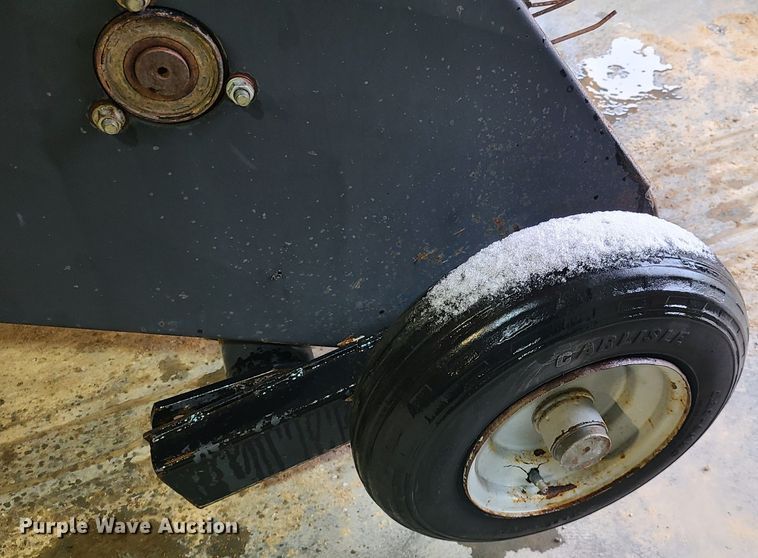 image for item DH5921 1995 Case IH 8570  large square baler