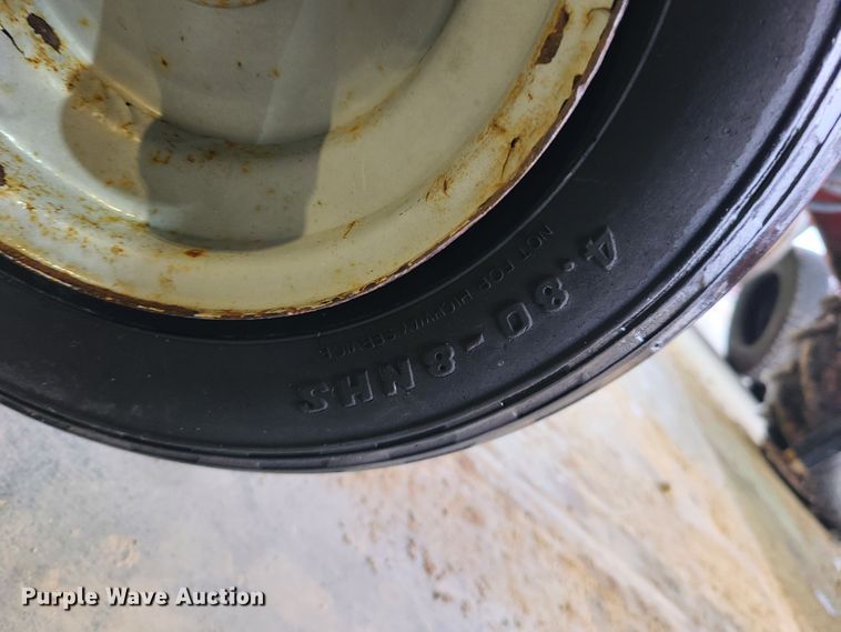 image for item DH5921 1995 Case IH 8570  large square baler