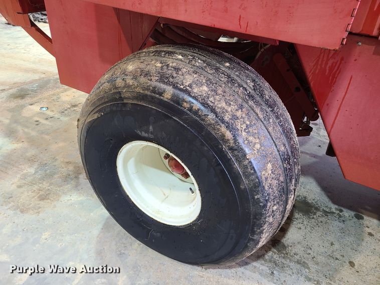 image for item DH5921 1995 Case IH 8570  large square baler