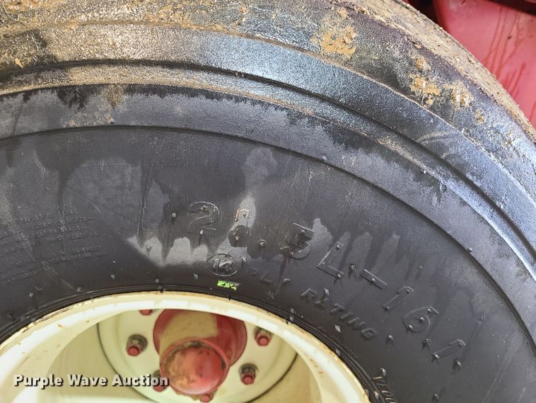 image for item DH5921 1995 Case IH 8570  large square baler