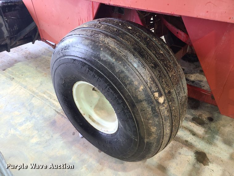 image for item DH5921 1995 Case IH 8570  large square baler