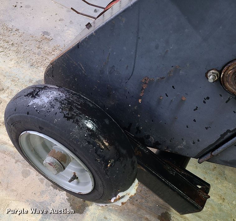 image for item DH5921 1995 Case IH 8570  large square baler