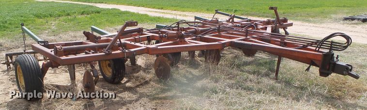 image for item DI5577 Sunflower 5X5  sweep plow