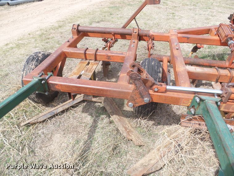 image for item DI5577 Sunflower 5X5  sweep plow