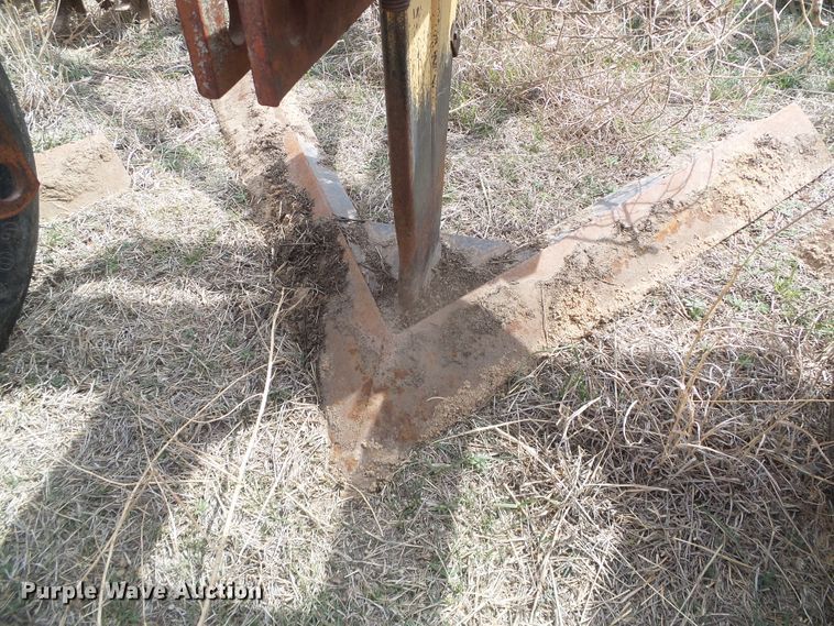 image for item DI5577 Sunflower 5X5  sweep plow