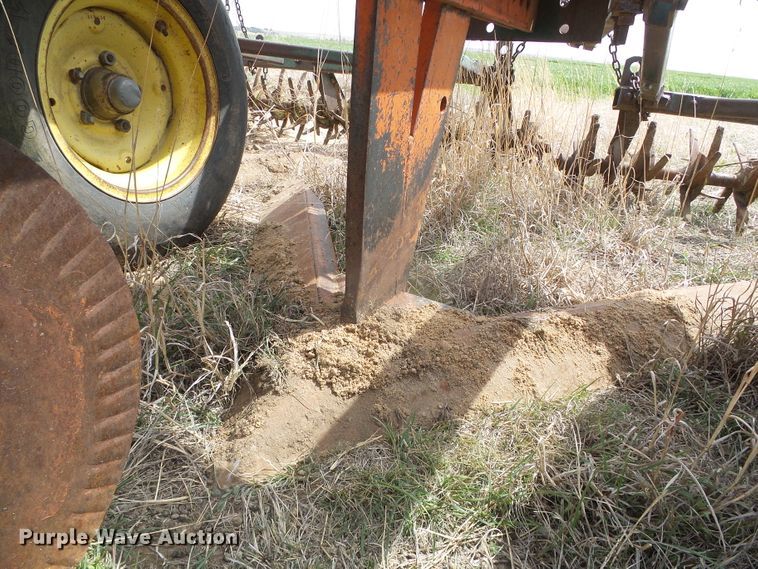 image for item DI5577 Sunflower 5X5  sweep plow