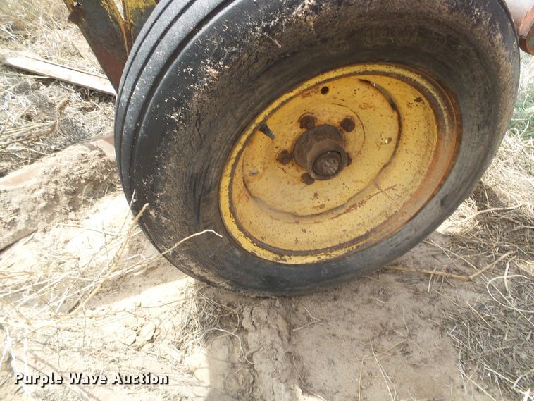 image for item DI5577 Sunflower 5X5  sweep plow