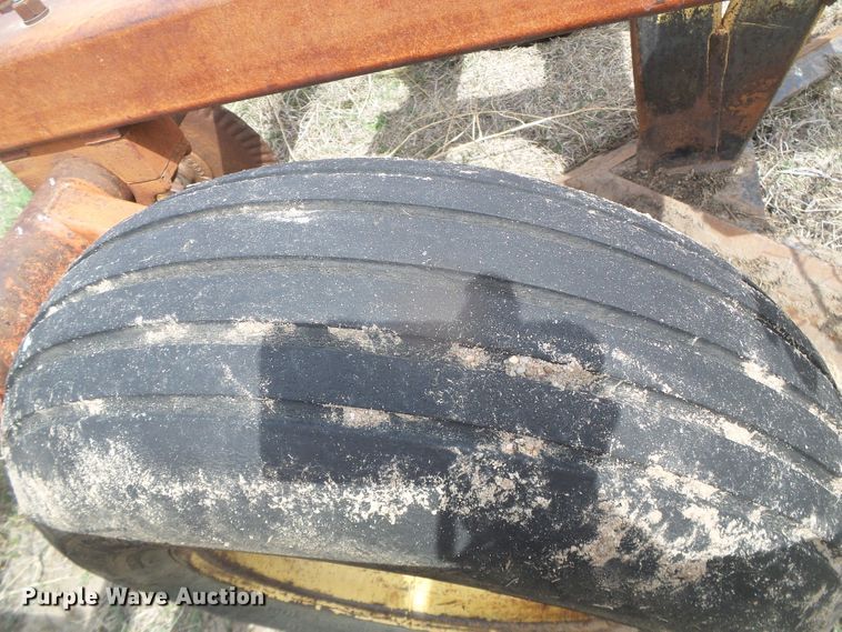 image for item DI5577 Sunflower 5X5  sweep plow