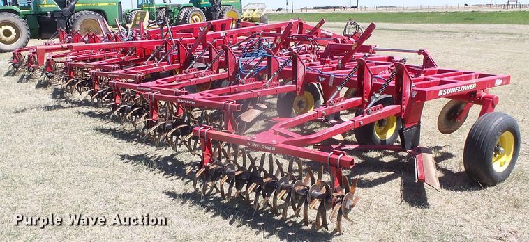 image for item DI5582 2010 Sunflower 3692  sweep plow