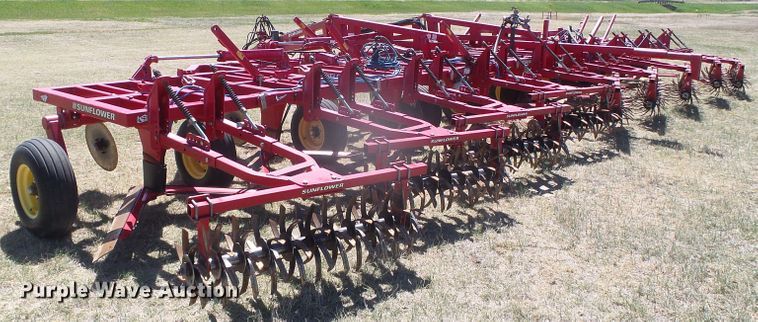 image for item DI5582 2010 Sunflower 3692  sweep plow