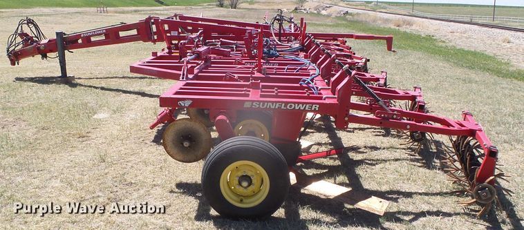 image for item DI5582 2010 Sunflower 3692  sweep plow