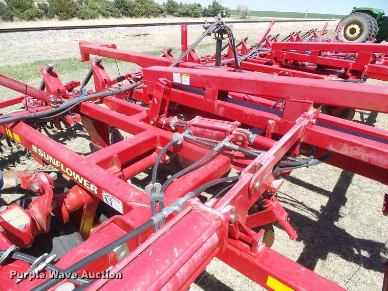 image for item DI5582 2010 Sunflower 3692  sweep plow