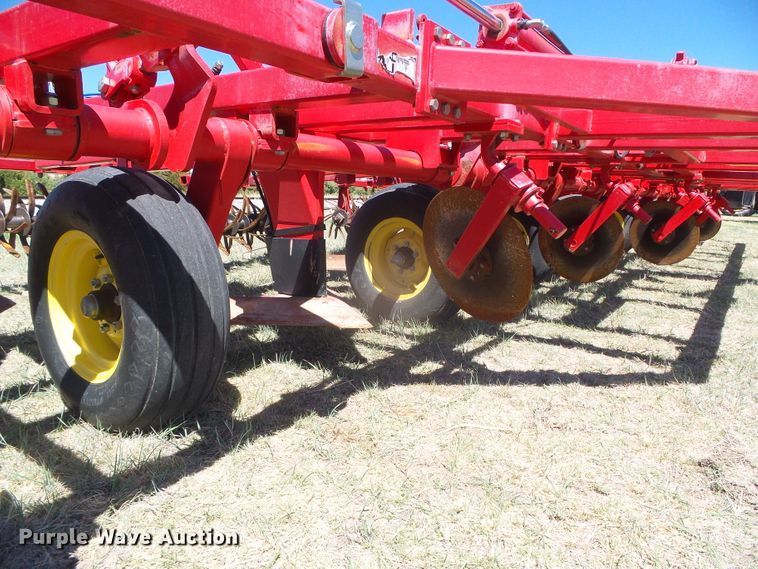 image for item DI5582 2010 Sunflower 3692  sweep plow