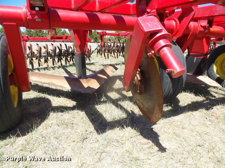 image for item DI5582 2010 Sunflower 3692  sweep plow