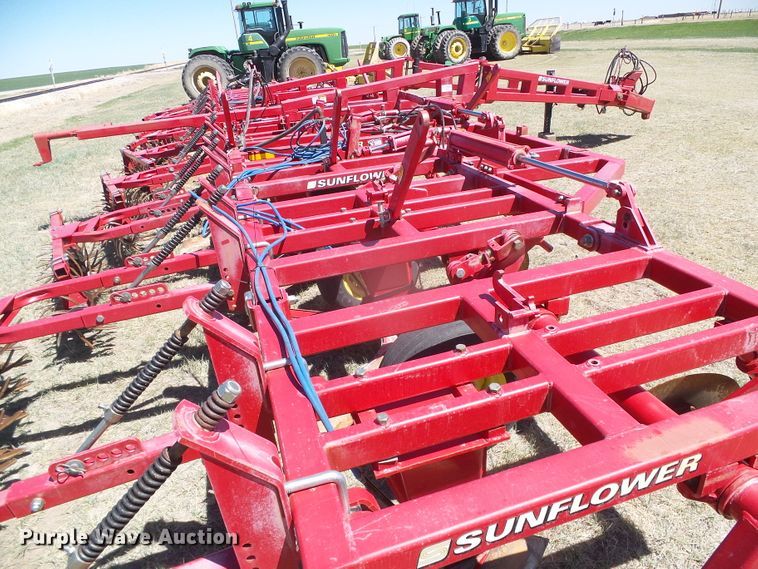 image for item DI5582 2010 Sunflower 3692  sweep plow