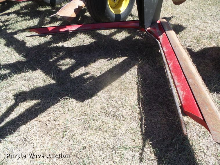 image for item DI5582 2010 Sunflower 3692  sweep plow