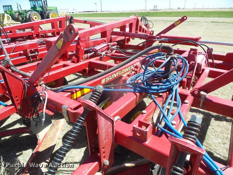 image for item DI5582 2010 Sunflower 3692  sweep plow