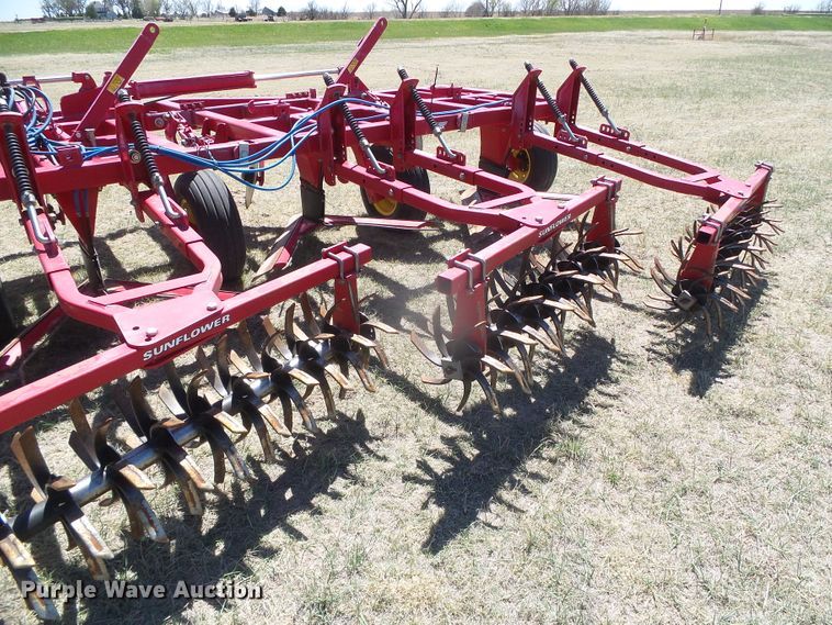 image for item DI5582 2010 Sunflower 3692  sweep plow